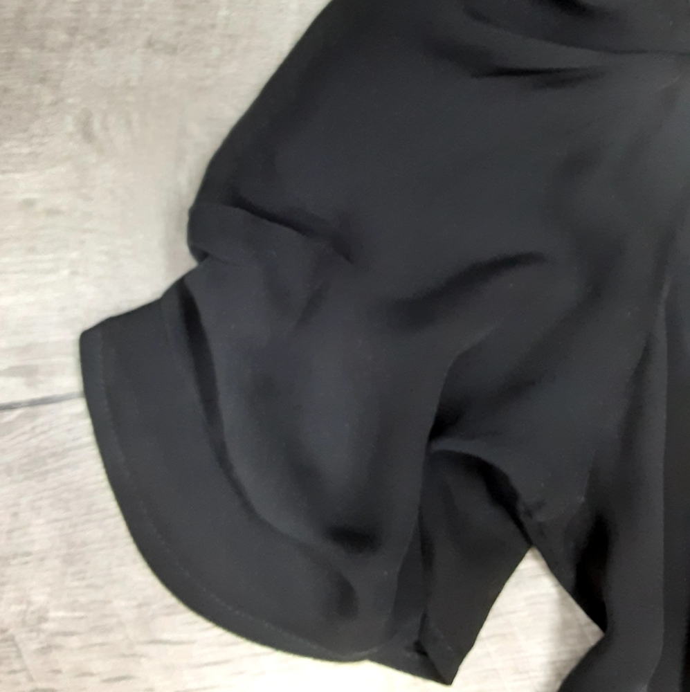 Joie 100% size S Silk Flowy pleated black blouse - Picture 4 of 8